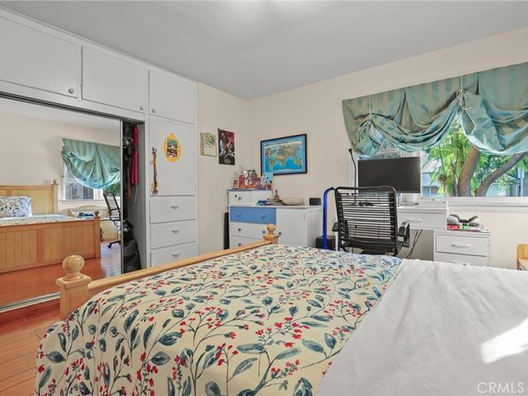 15719 Vose Street, Lake Balboa CA 91406