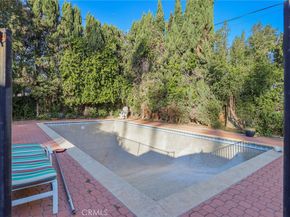 15719 Vose Street, Lake Balboa CA 91406