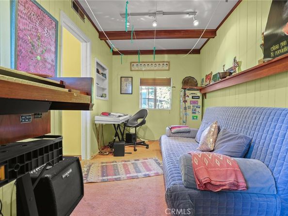 15719 Vose Street, Lake Balboa CA 91406