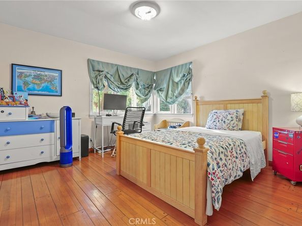 15719 Vose Street, Lake Balboa CA 91406