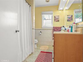 15719 Vose Street, Lake Balboa CA 91406