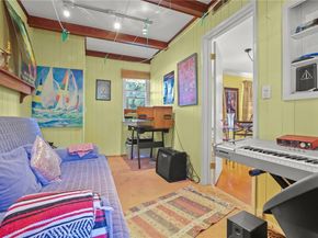 15719 Vose Street, Lake Balboa CA 91406