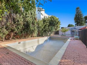 15719 Vose Street, Lake Balboa CA 91406