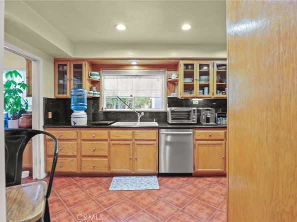 15719 Vose Street, Lake Balboa CA 91406