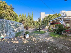 15719 Vose Street, Lake Balboa CA 91406