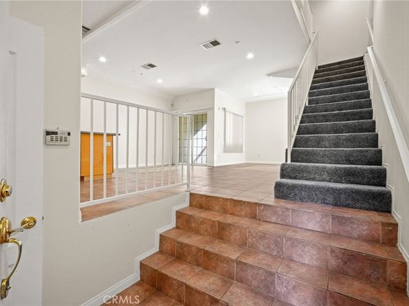 1201 Ave Viola 104, Glendale CA 91202