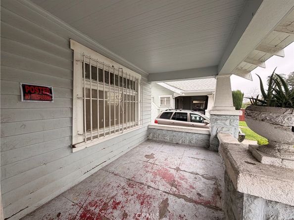 1040 W 45th Street, Los Angeles CA 90037