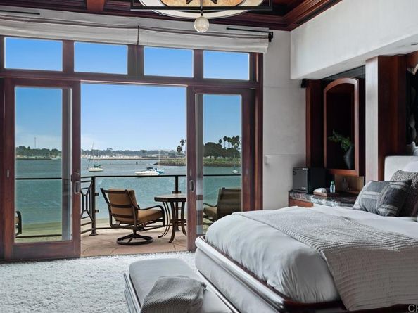 2741 Bayside Walk, San Diego CA 92109