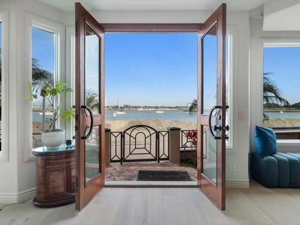 2741 Bayside Walk, San Diego CA 92109