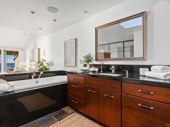 369 W I Street, Encinitas CA 92024