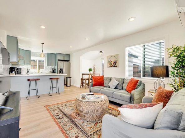 376 378 Acacia Drive, Carlsbad CA 92008