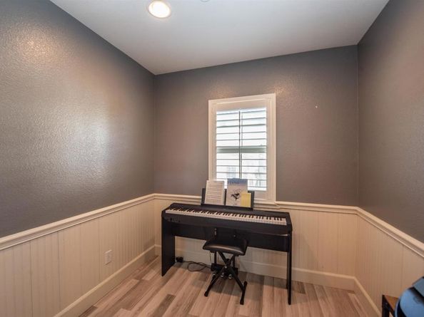 2402 Honeybell Lane, Escondido CA 92027