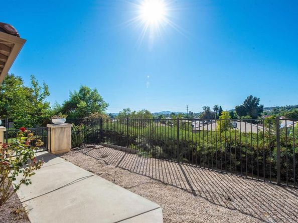 2402 Honeybell Lane, Escondido CA 92027