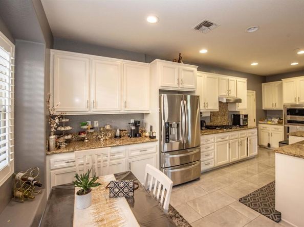 2402 Honeybell Lane, Escondido CA 92027