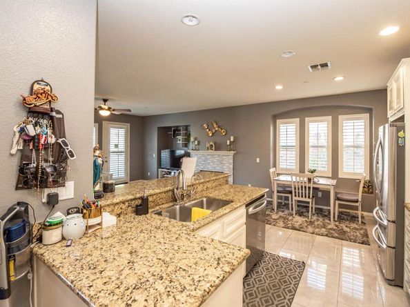 2402 Honeybell Lane, Escondido CA 92027