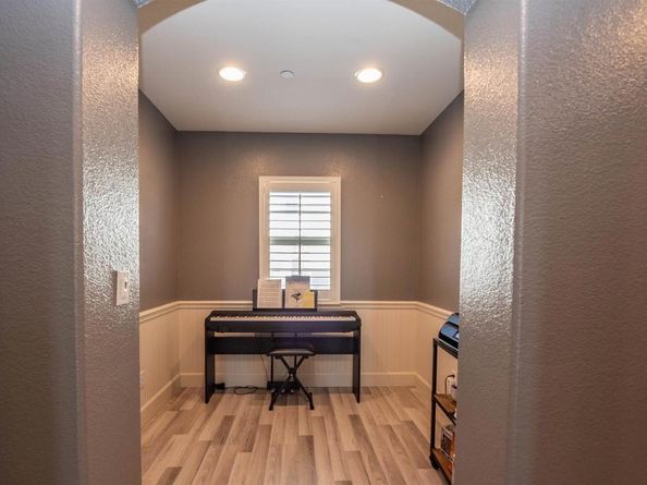 2402 Honeybell Lane, Escondido CA 92027