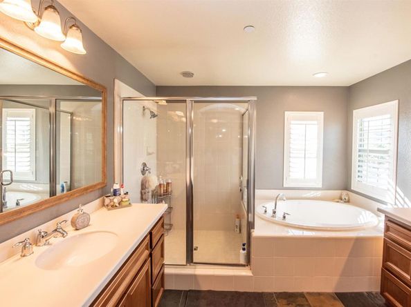 2402 Honeybell Lane, Escondido CA 92027