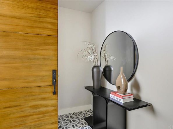 2677 State Street 301, Carlsbad CA 92008