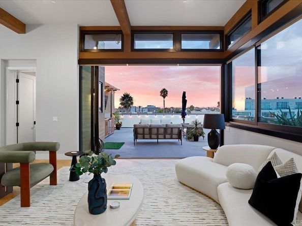 2677 State Street 301, Carlsbad CA 92008