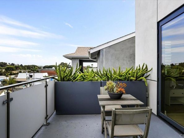 2677 State Street 301, Carlsbad CA 92008