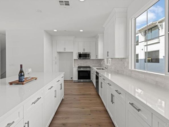 2541 Delphinium Lane, Carlsbad CA 92008