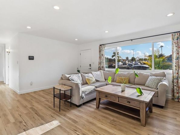 2852 Yvonne St, Oceanside CA 92056