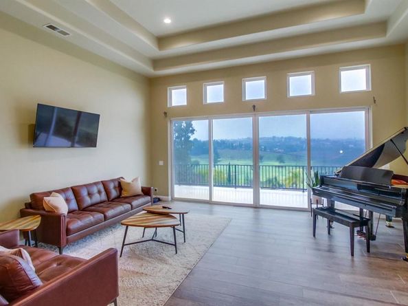 1458 Sierra Linda Drive, Escondido CA 92025