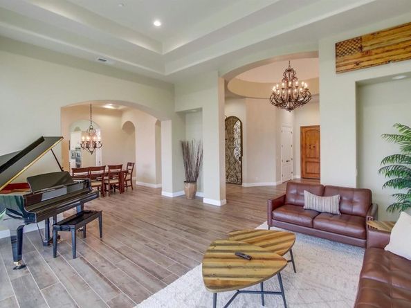 1458 Sierra Linda Drive, Escondido CA 92025
