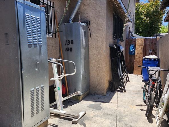 138 W Gage Avenue, Los Angeles CA 90003