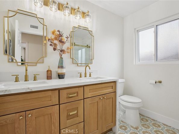 16542 Los Verdes Lane, Huntington Beach CA 92649