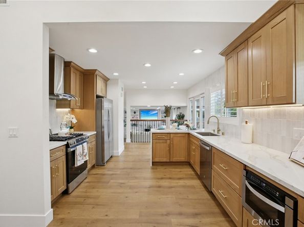 16542 Los Verdes Lane, Huntington Beach CA 92649