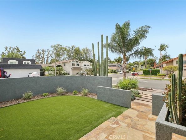 16542 Los Verdes Lane, Huntington Beach CA 92649