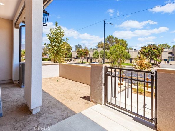142 Bridle Drive, Burbank CA 91506