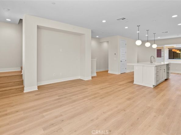 142 Bridle Drive, Burbank CA 91506