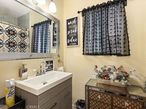 11612 Cimarron Ave, Hawthorne CA 90250