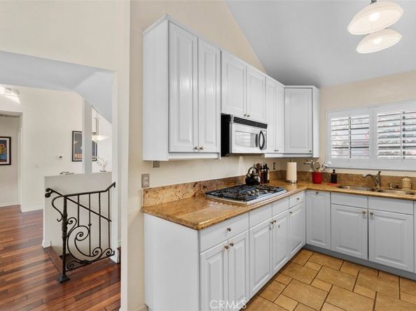 221 Violet A, Monrovia CA 91016