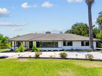 6 Woodland Lane