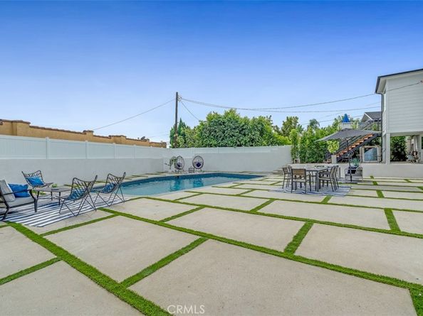 430 W Kenneth Road, Glendale CA 91202