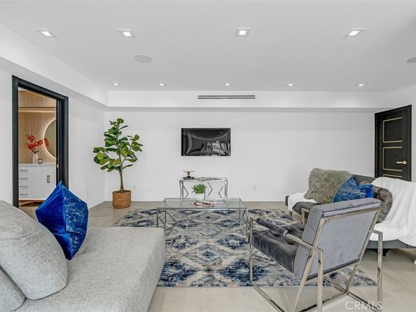 430 W Kenneth Road, Glendale CA 91202