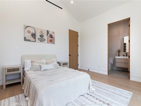 16749 Addison, Encino CA 91436