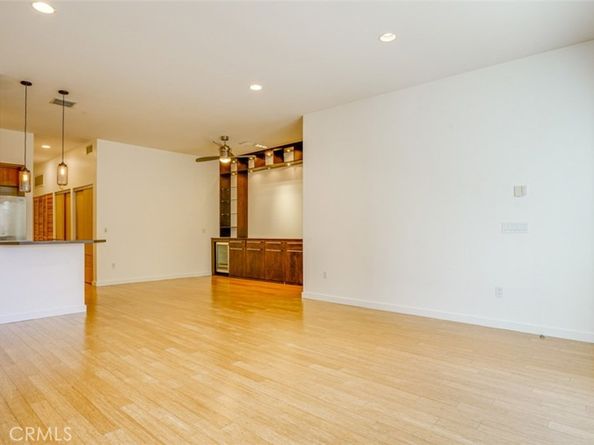 4705 Whitsett 106, Studio City CA 91604