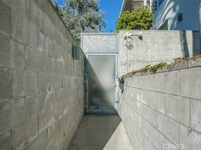 4705 Whitsett 106, Studio City CA 91604