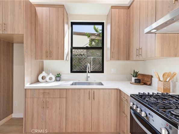 4026 Garden Avenue, Los Angeles CA 90039