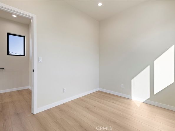 4026 Garden Avenue, Los Angeles CA 90039