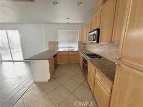 8240 Chamberlain Lane, Reseda (los Angeles) CA 91335