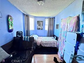 7011 Bonsallo, Los Angeles CA 90044