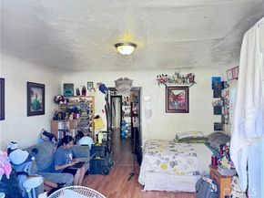 7011 Bonsallo, Los Angeles CA 90044
