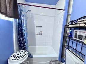 7011 Bonsallo, Los Angeles CA 90044