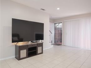 14527 Plummer 202, Panorama City (los Angeles) CA 91402