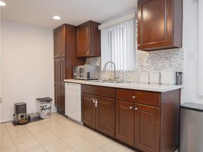 14527 Plummer 202, Panorama City (los Angeles) CA 91402